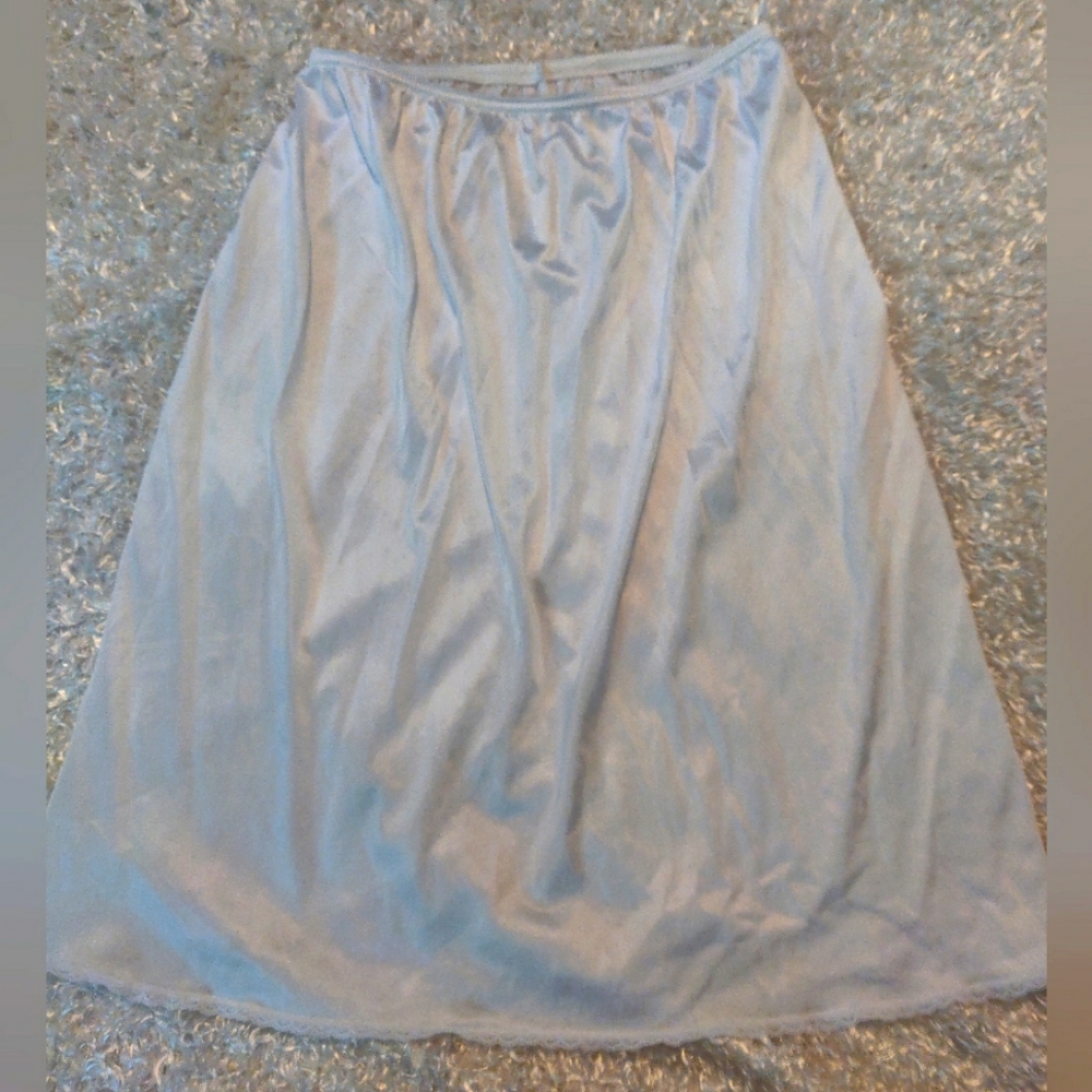 Women's Vassarette Intimates Half Slip Undergarment Underwear In Size Small EUC